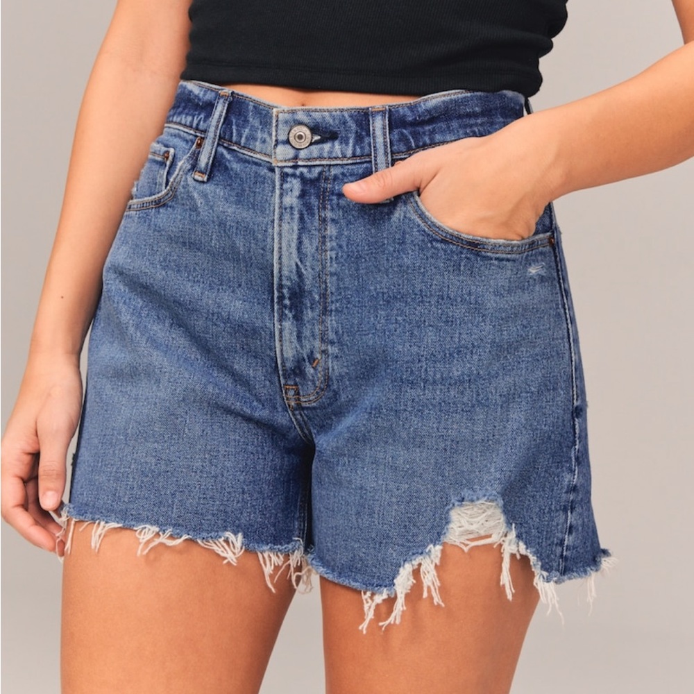 - Abercrombie Curve Love High Rise 4 Inch Mom Short - Size 27